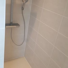 pommeau douche et cabine